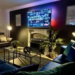 Rooms Near Me - Sandwell 3 Bed Free Parking