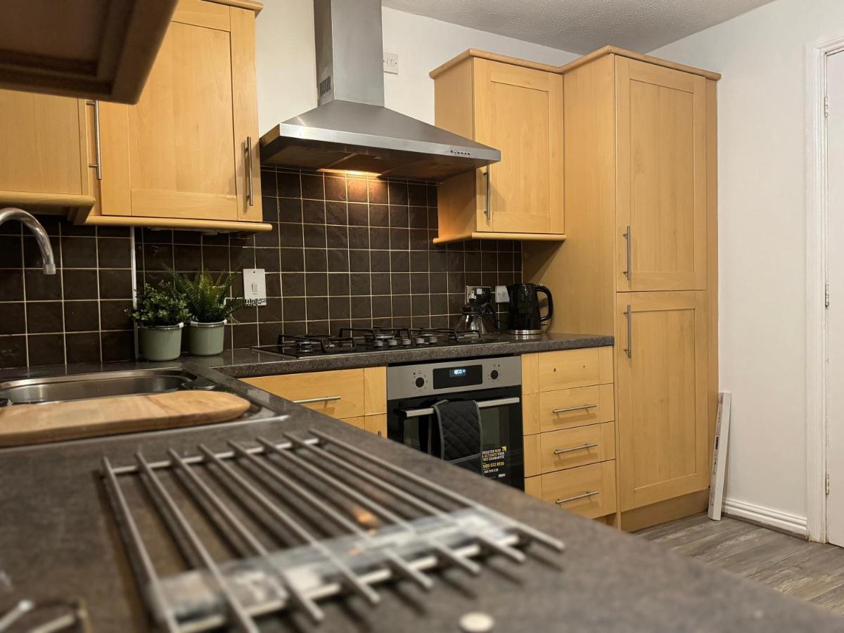 Near Me - Sandwell 3 Bed Free Parking *